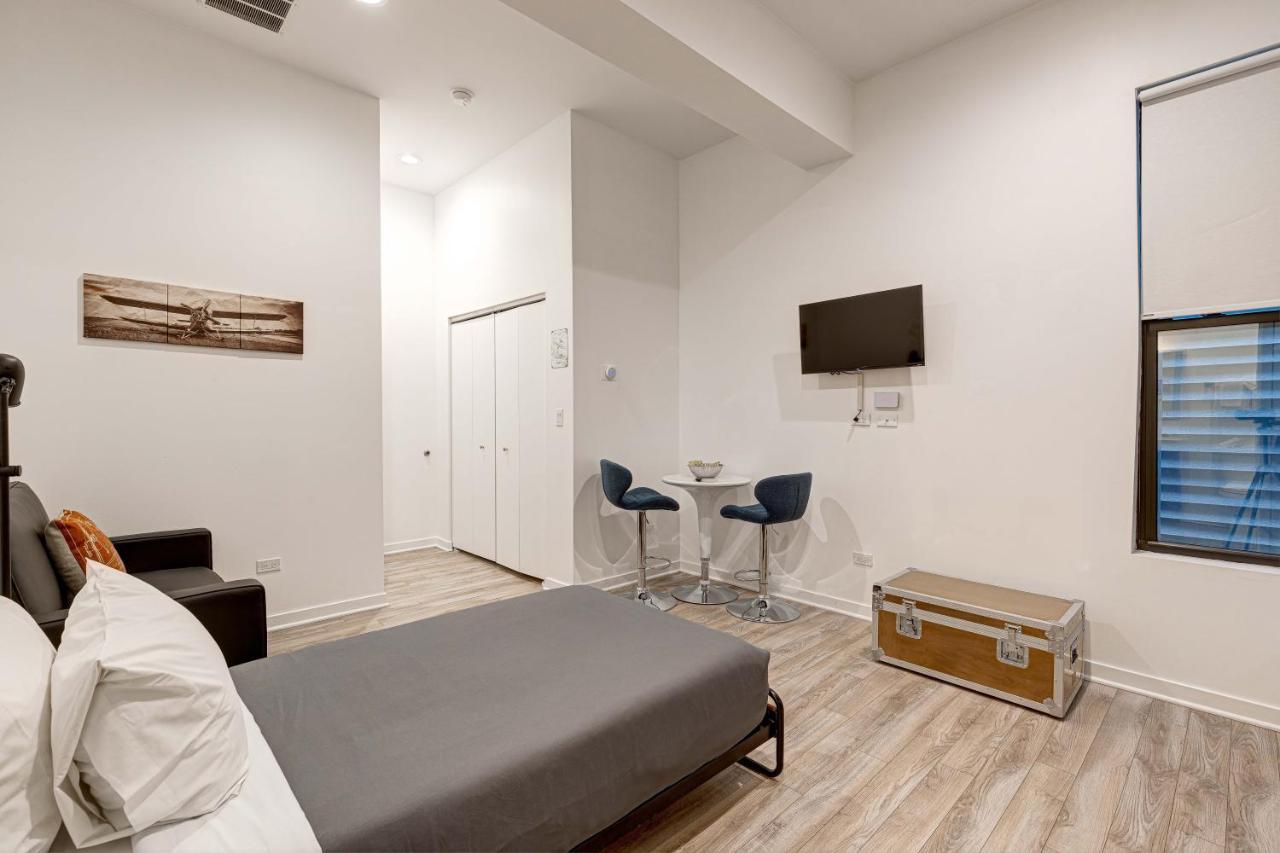 Cabin 105 By 747 Lofts Chicago Bagian luar foto